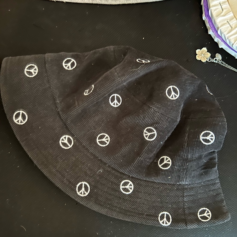 Forever 21 Peace Sign Bucket Hat